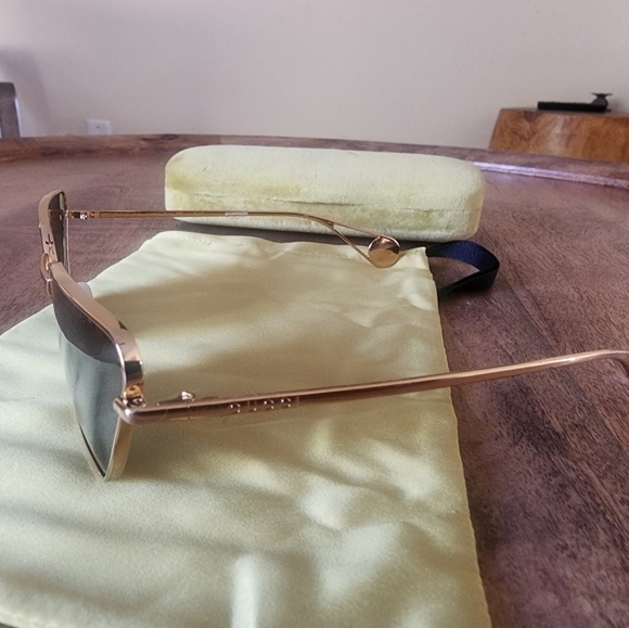 NEW - Gucci Geometric Logo Sunglasses main image 14